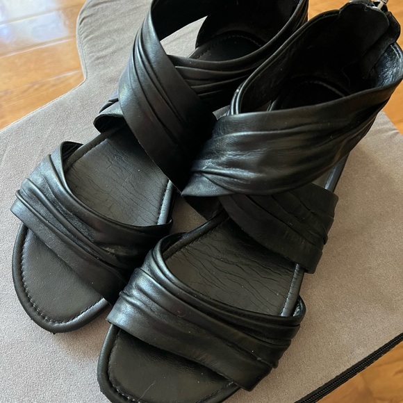 Gladiator sandals in size 7 - Picture 2 of 5